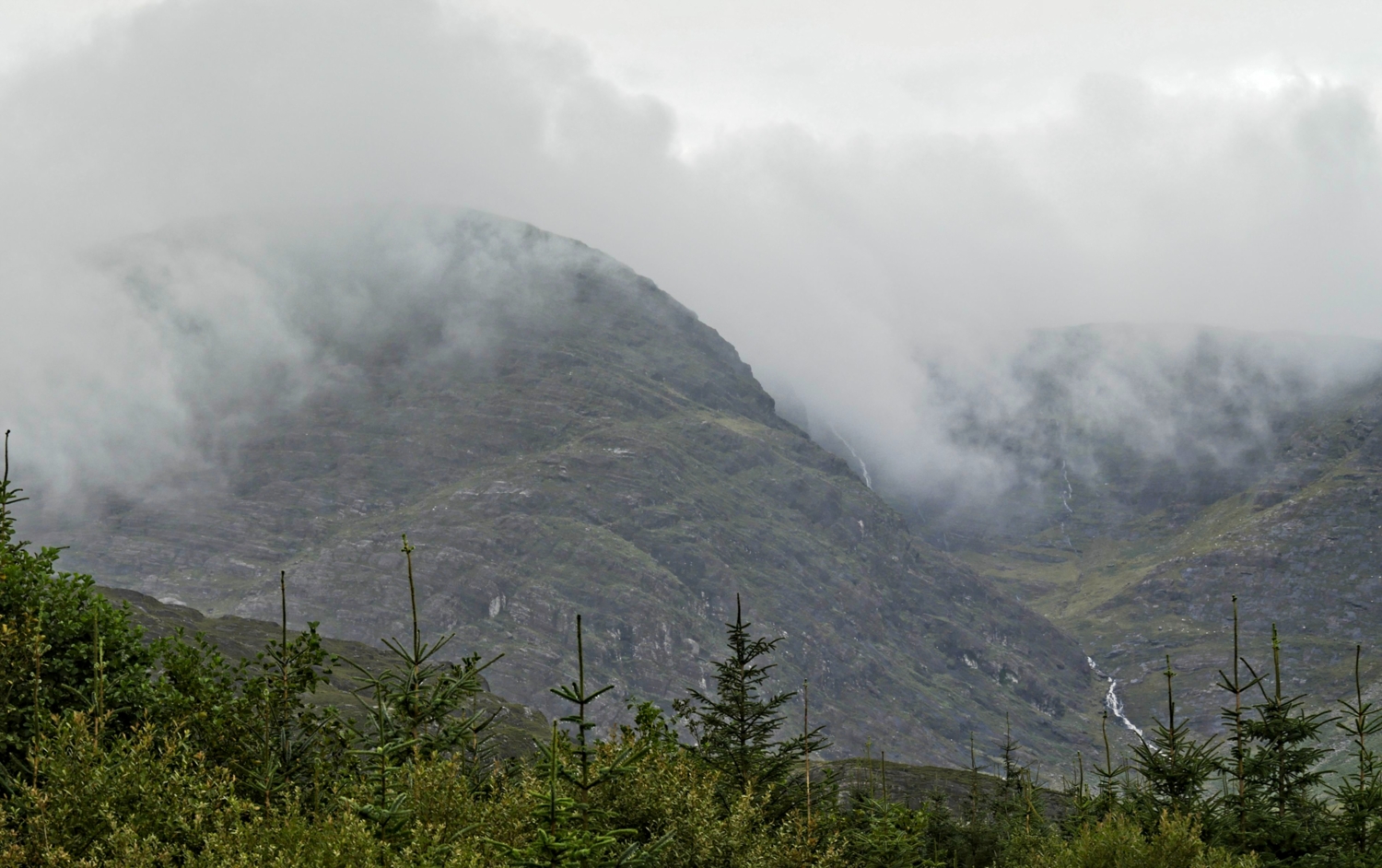 Slievenashaska S to the left, the "Dromtine ridge" to the right.